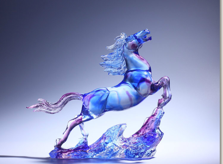 轻奢高端琉璃奔腾马玄关摆件水晶工艺品公司会所创意办公室酒店装饰品