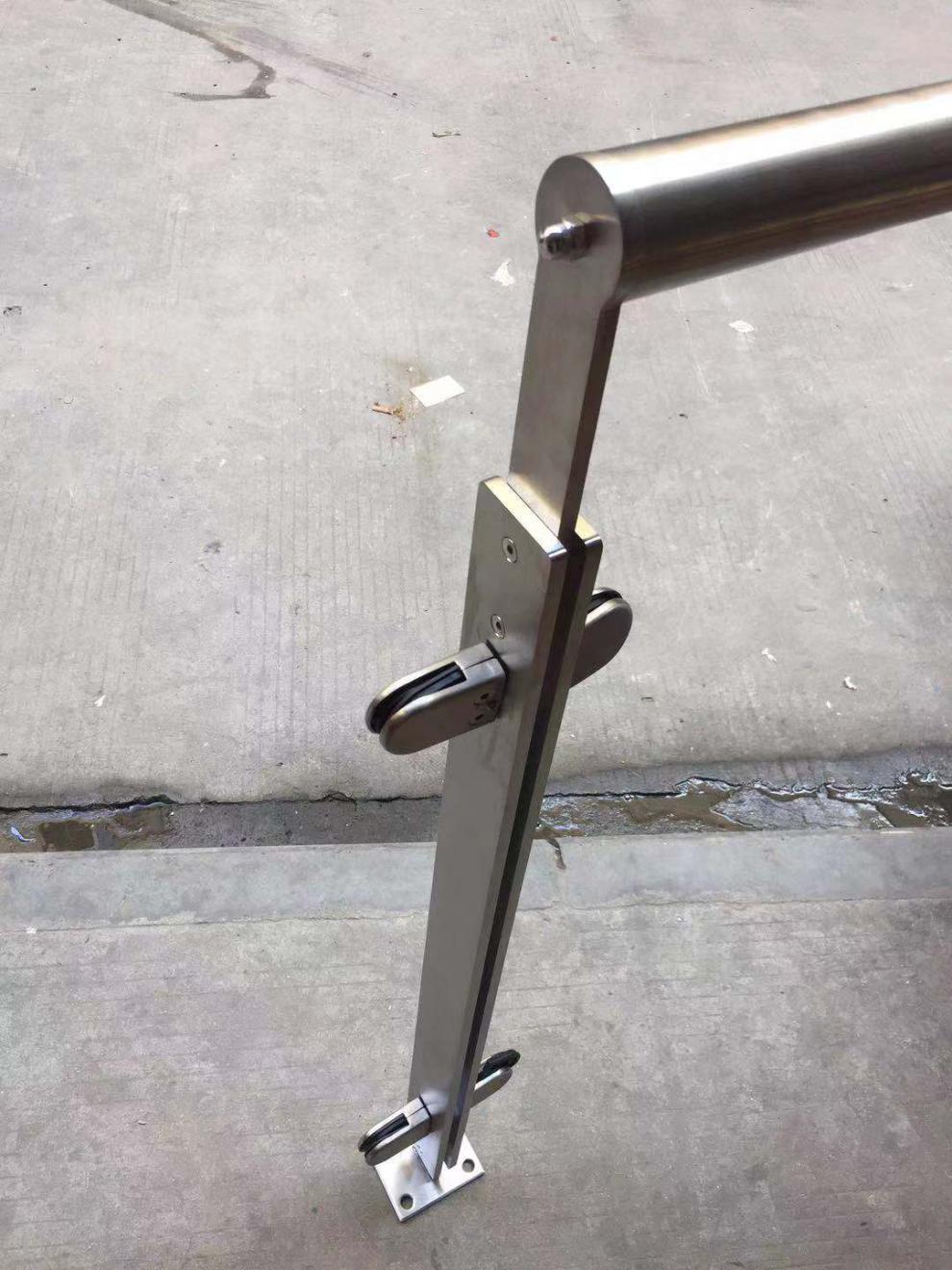 不锈钢栏杆扶手挂玻璃立柱家用阳台立柱室外护栏楼梯扶手立柱栏杆01款