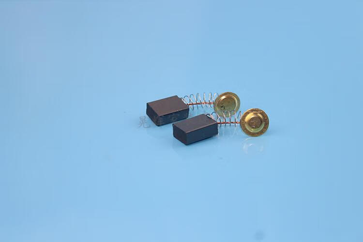 电链锯碳刷405 5016 16寸电锯通用碳刷 电链锯配件 电锯电机配件 电