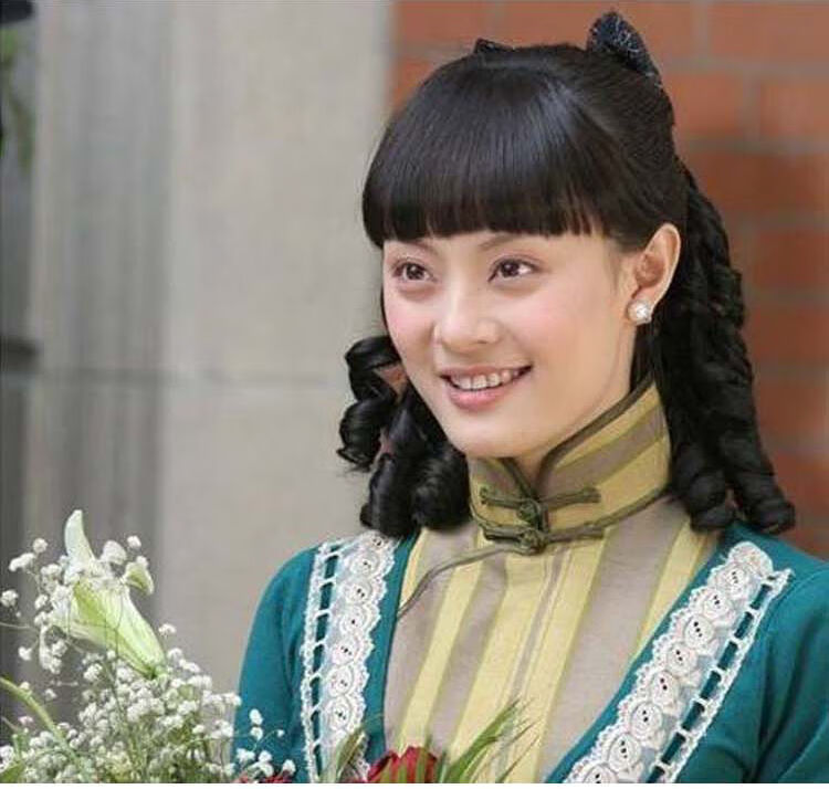 夏季迎新蝴蝶结发饰罗马卷女公主卷马尾舞台戏剧旗袍民国卷发插梳马尾