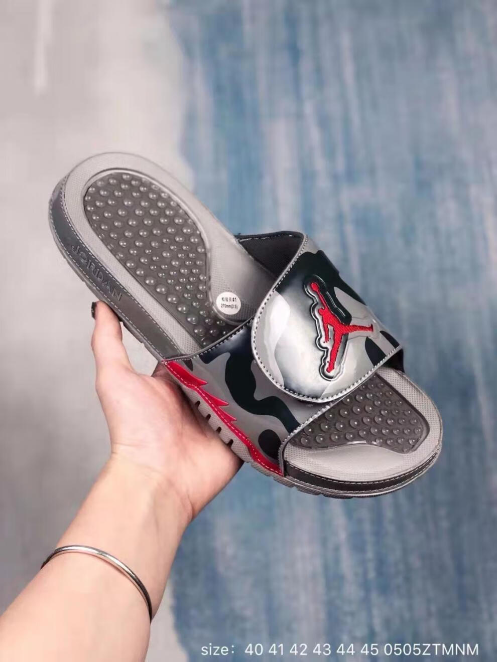 aj5男女情侣魔术贴韩版沙滩百搭休闲运动学生按摩一字凉拖鞋红色黑红