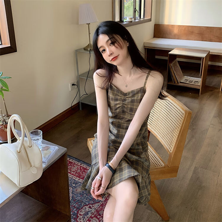 女夏新款韩版显瘦百搭学生小个子荷叶边a字短裙子黑色格子吊带连衣裙s