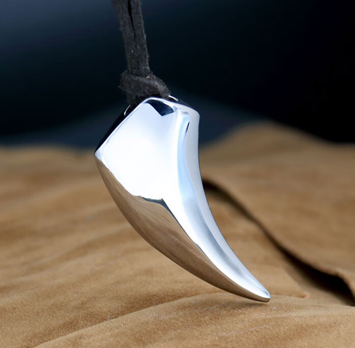 狼牙吊坠狗牙吊坠狼牙项链男潮钛钢牙齿吊坠男配饰时尚挂坠朋克装个性