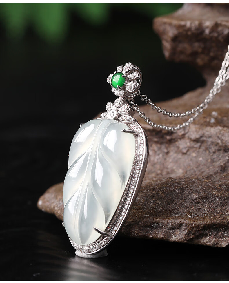 木觉大业有成翡翠吊坠女金枝玉叶18k金镶玉坠冰种树叶项链配证书