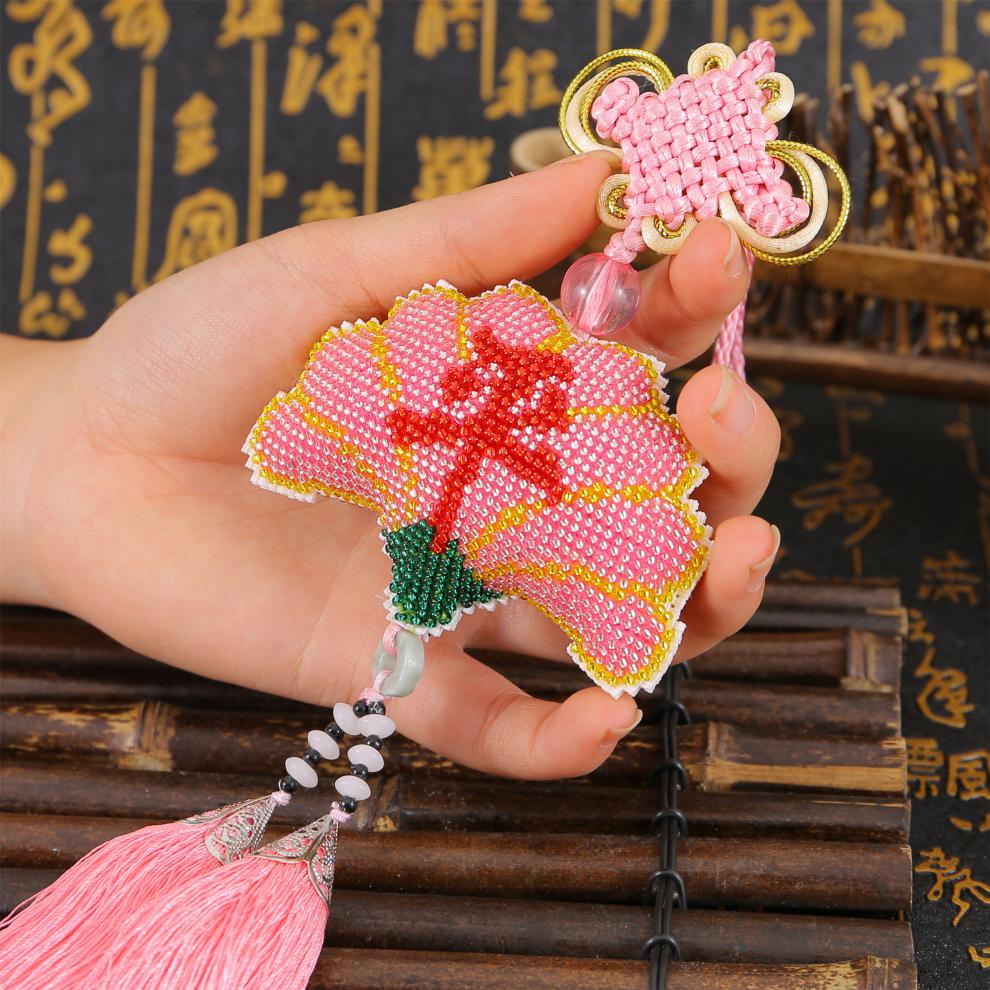 适用于十字绣车上挂件 车载挂件印花十字绣满珠绣汽车挂件平安粉色