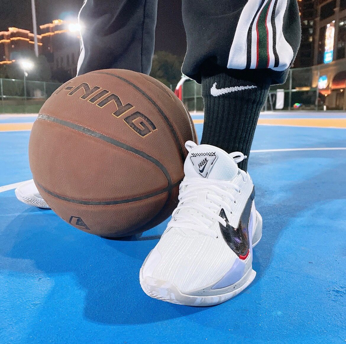 字母哥2代 白水泥实战耐磨篮球鞋高颜值百搭新款休闲运动鞋子防滑