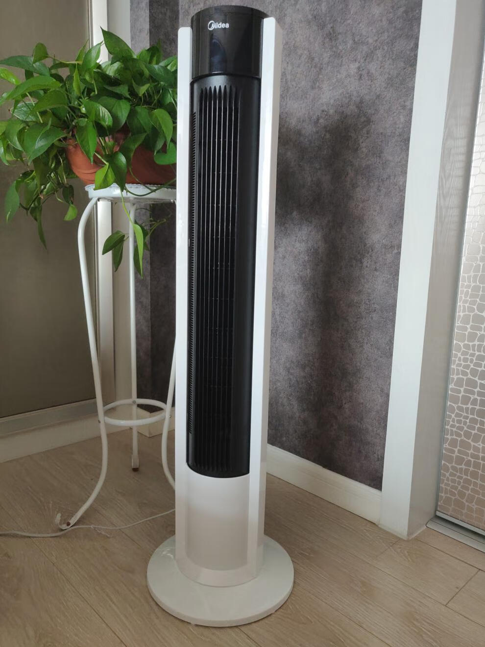 美的塔扇风扇落地扇电风扇无叶家用静音立式机械摇头宿舍zac10bd黑白