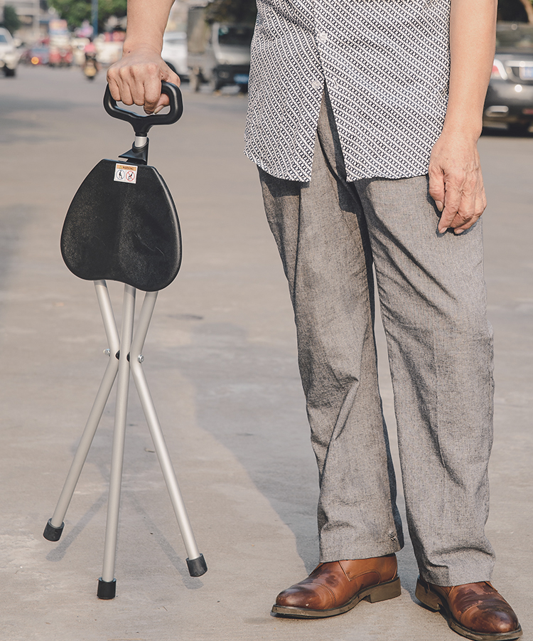 行走辅助器日本老人折叠板凳椅子座位拐杖超轻便三角铝合金座椅拐扙椅