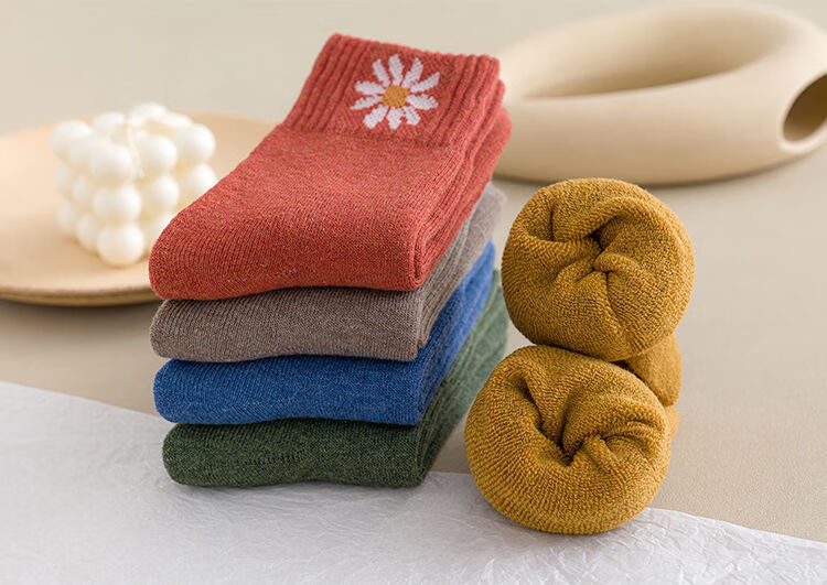 圣雪莎中筒袜子女冬季加绒加厚保暖棉袜子女中筒袜秋冬季小雏菊袜加绒