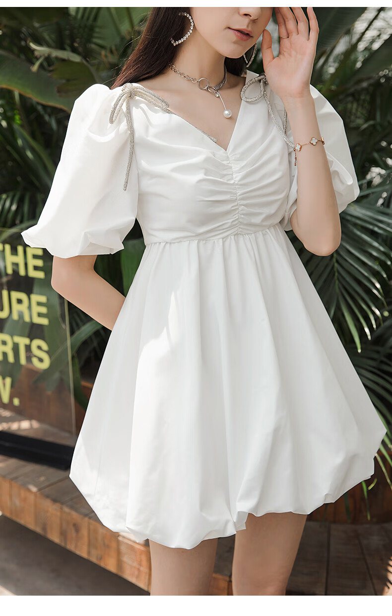 衣阁里拉气质女神范衣服2020年夏季新款连衣裙法式复古灯笼袖仙女公主