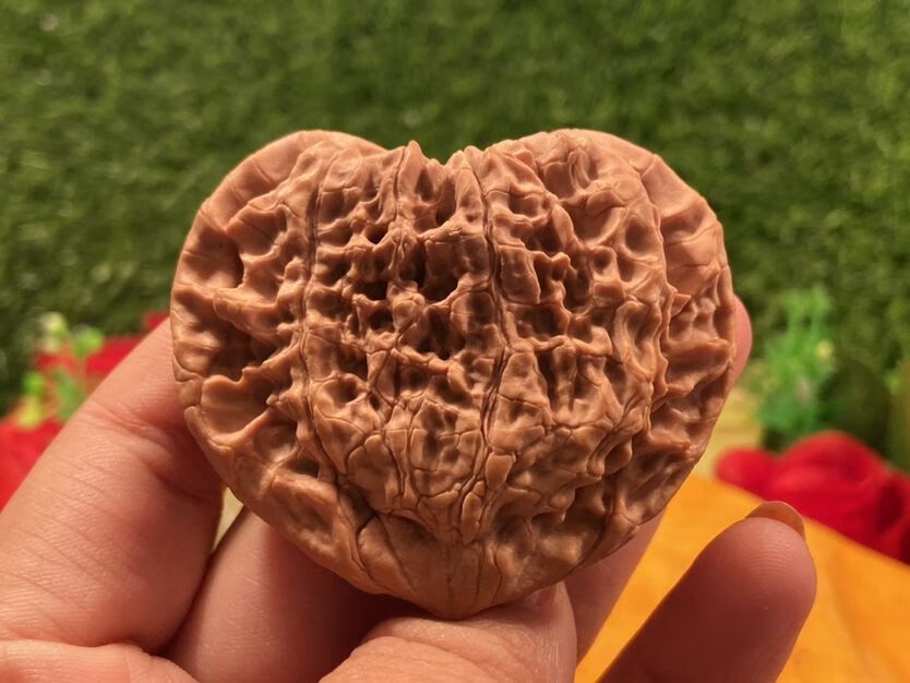 文玩核桃异形扁片核桃桃心麒麟纹官帽吊坠挂坠手把件 50以下的扁核桃