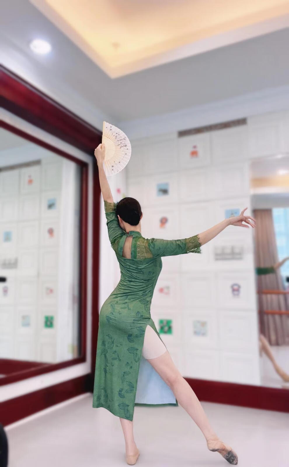 入画江南舞蹈旗袍凌槐花样年华入画江南绿色印花开叉蕾丝民国改良舞蹈