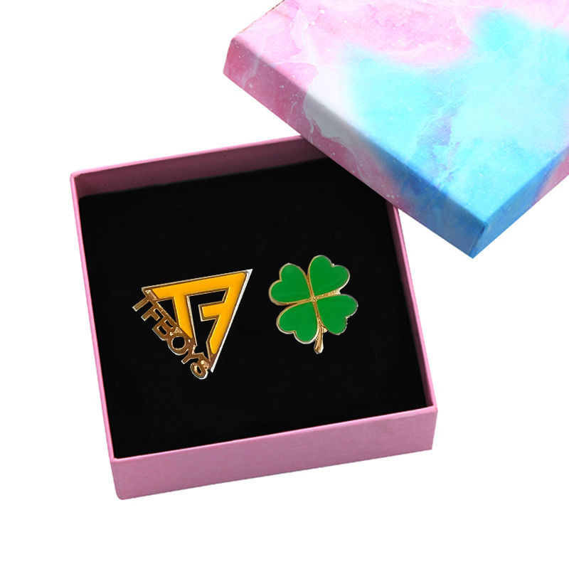 tfboys标志胸针周边徽章幸运四叶草别针情侣闺蜜应援礼物书包配饰
