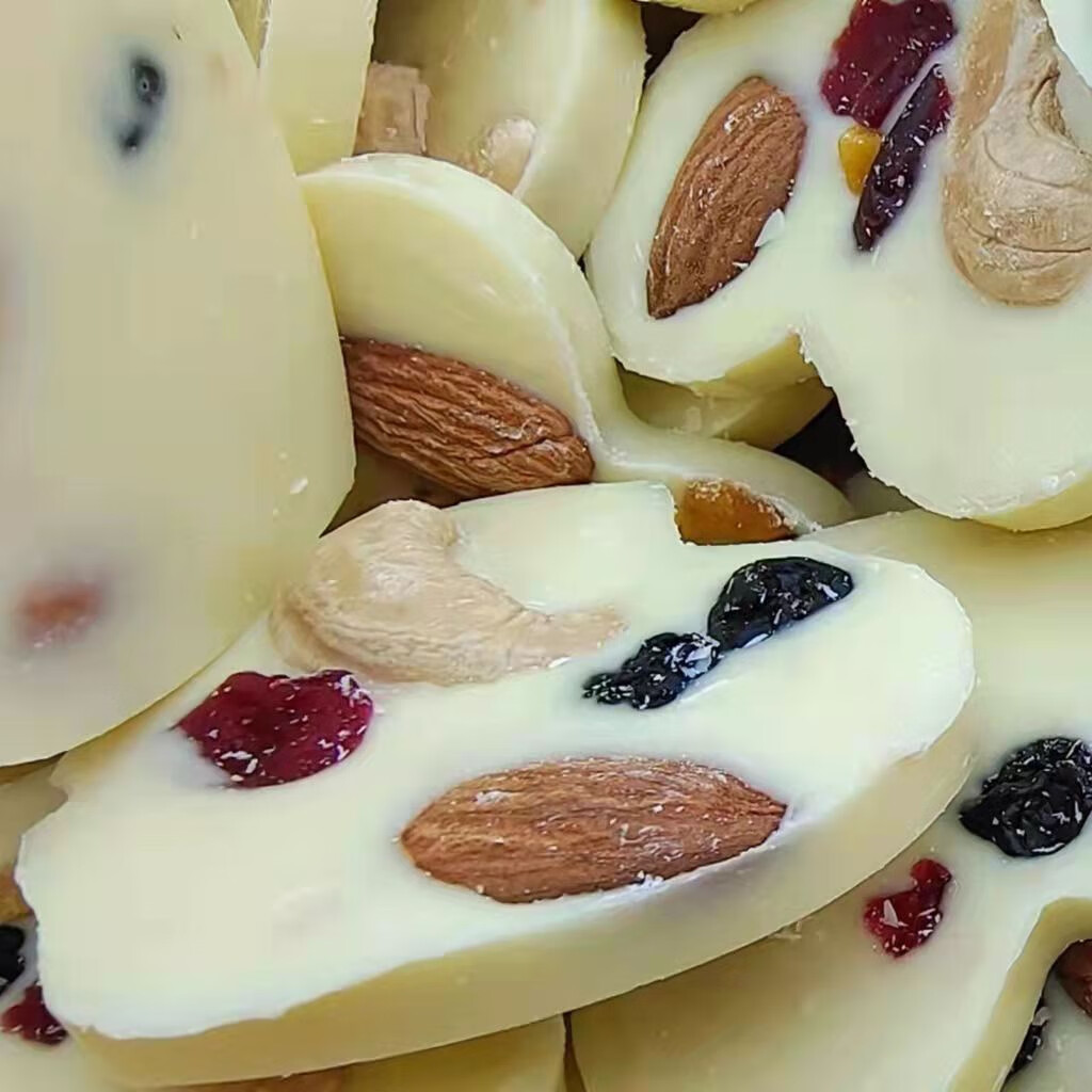 炒酸奶爱心生肖腰果杏仁果粒多燕麦三角蔓越莓酸奶巧克力零食 圆形