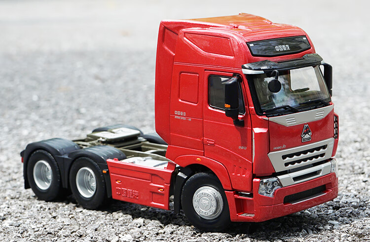 中国重汽卡车模型重汽豪沃howoa7t7h1:36牵引车集装箱卡车 豪沃a7牵引