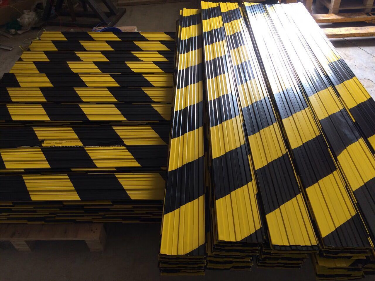 建筑外脚手架踢脚板楼层镀锌铁皮挡脚板踢脚线安全隔离带警示带 0.