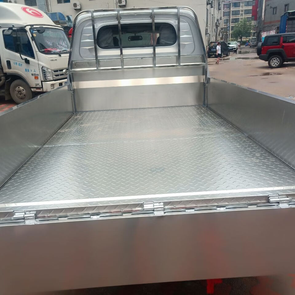 荣光新卡双排单排不锈钢车厢护板挡板车厢装甲花纹防滑板现货双排整车