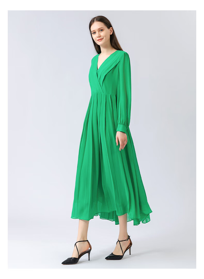 voa真丝乔其纱嫩绿色v领褶皱线条设计百褶宽松大摆长款连衣裙ae1200