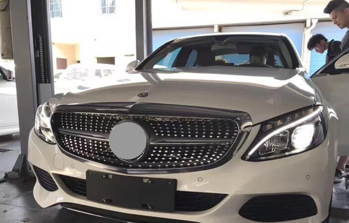 适用于奔驰c级中网c180lc300lc200l行政版改大标满天星中网白框黑饰条