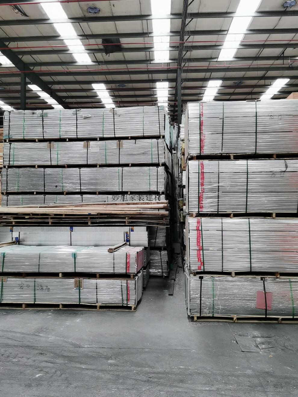 可耐福轻钢龙骨耐水纸面石膏板隔墙吊顶贴面墙防水石膏板主龙骨定制