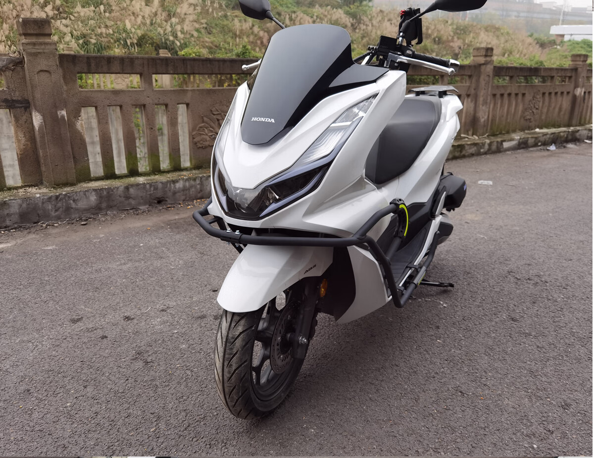 适用本田pcx160改装件保险杠 前护杠 后货架尾箱支架坐桶垫竞技杠