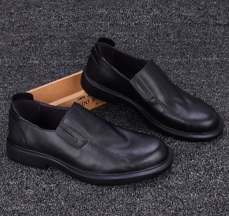 男士正装皮鞋加肥加宽夏季休闲男头层牛皮黑色套脚百搭潮宽头透气商务