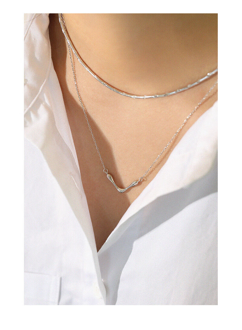 臻弗382韩版s925银项链ins小众简约v型字母项链女气质百搭锁骨颈链