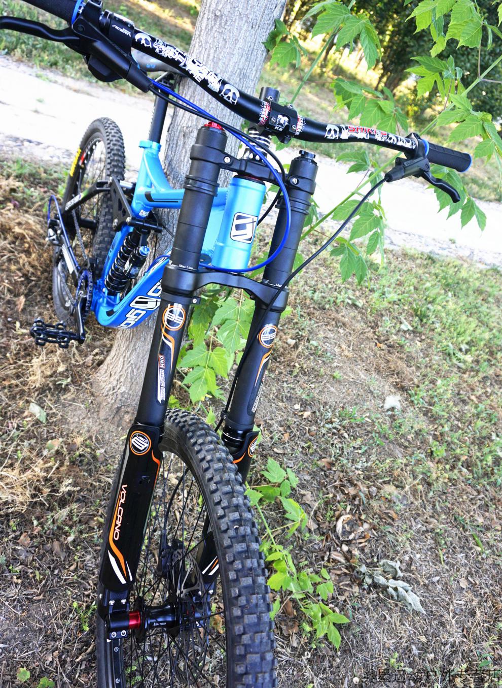 软尾山地车速降碳纤维避震 巴西giosbr全地形越野dh速降车山地自行车