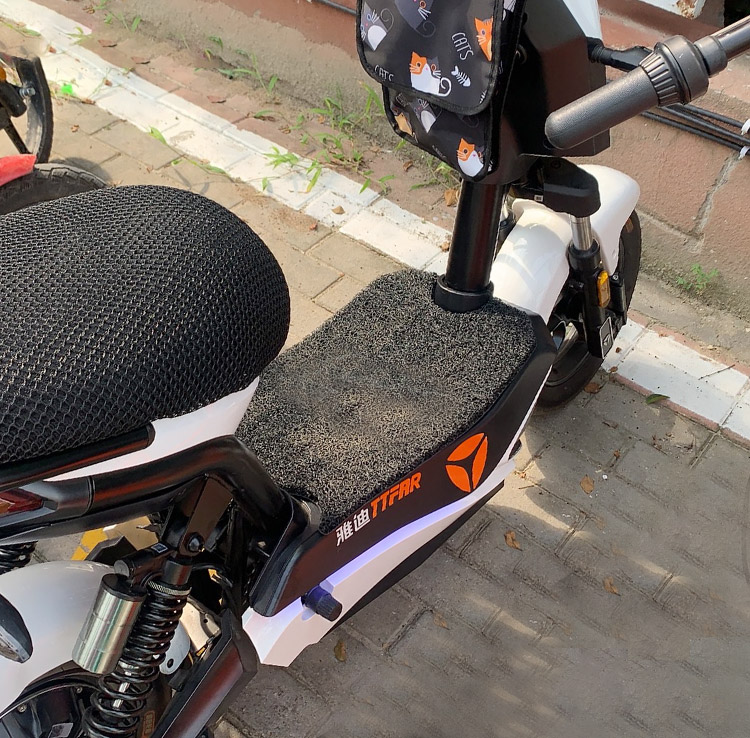 适用雅迪c7-90电动车脚垫冠能2.