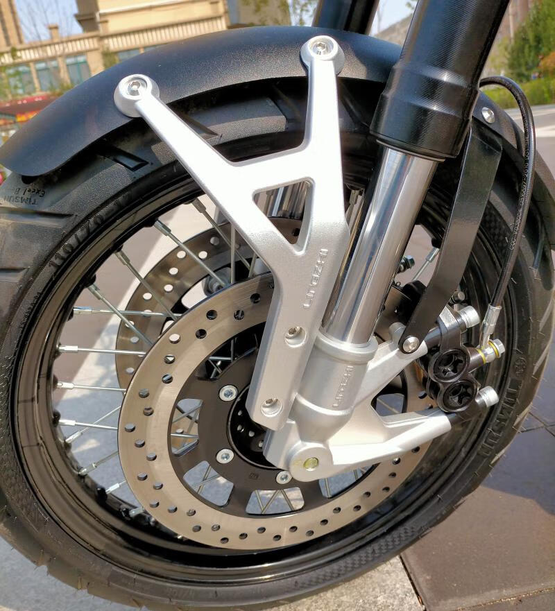 lz250g油冷双缸四冲程发动机前后双碟刹abs复古摩托车街车黑色