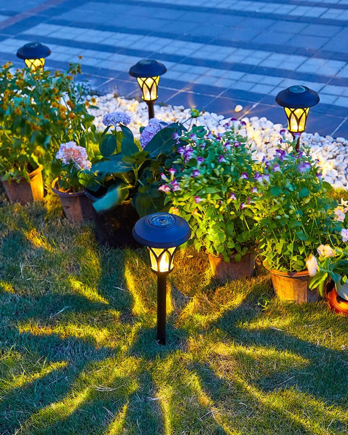 太阳能草坪灯户外装饰花园庭院灯别墅布置地灯家用防水草地地插灯 银
