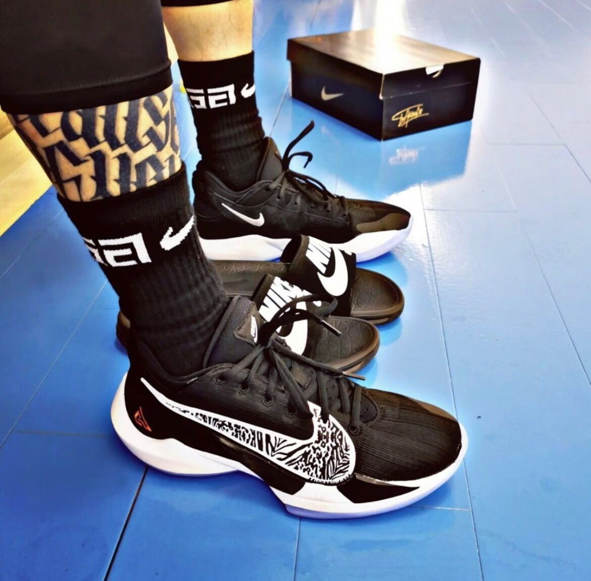 字母哥2代 白水泥实战耐磨篮球鞋高颜值百搭新款休闲运动鞋子防滑