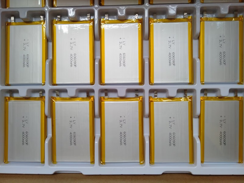 7v电池充电宝内置锂电芯大容量4000mah毫安 银色 保护板出2.