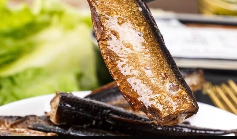 俄罗斯鲱鱼罐头175g即食下饭油浸欧洲烟熏工艺非油炸海鲜零食