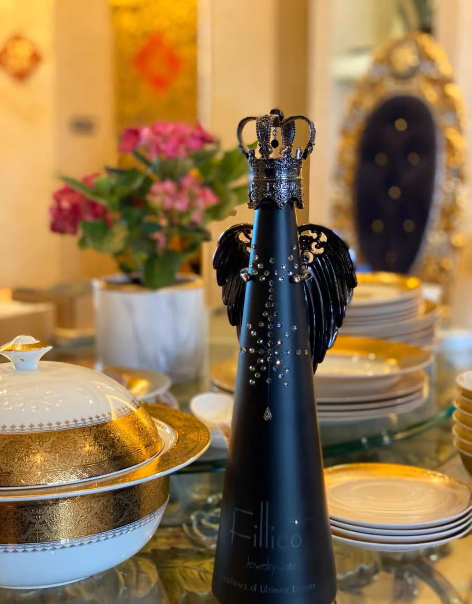 fillico日本神户矿泉水瓶装珠宝水金色皇冠天使翅膀高端礼品750ml