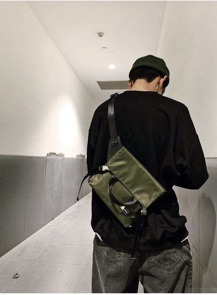 男士胸包男潮牌工装包男生ins火潮包小挎包日系个性单肩斜挎包 黑色