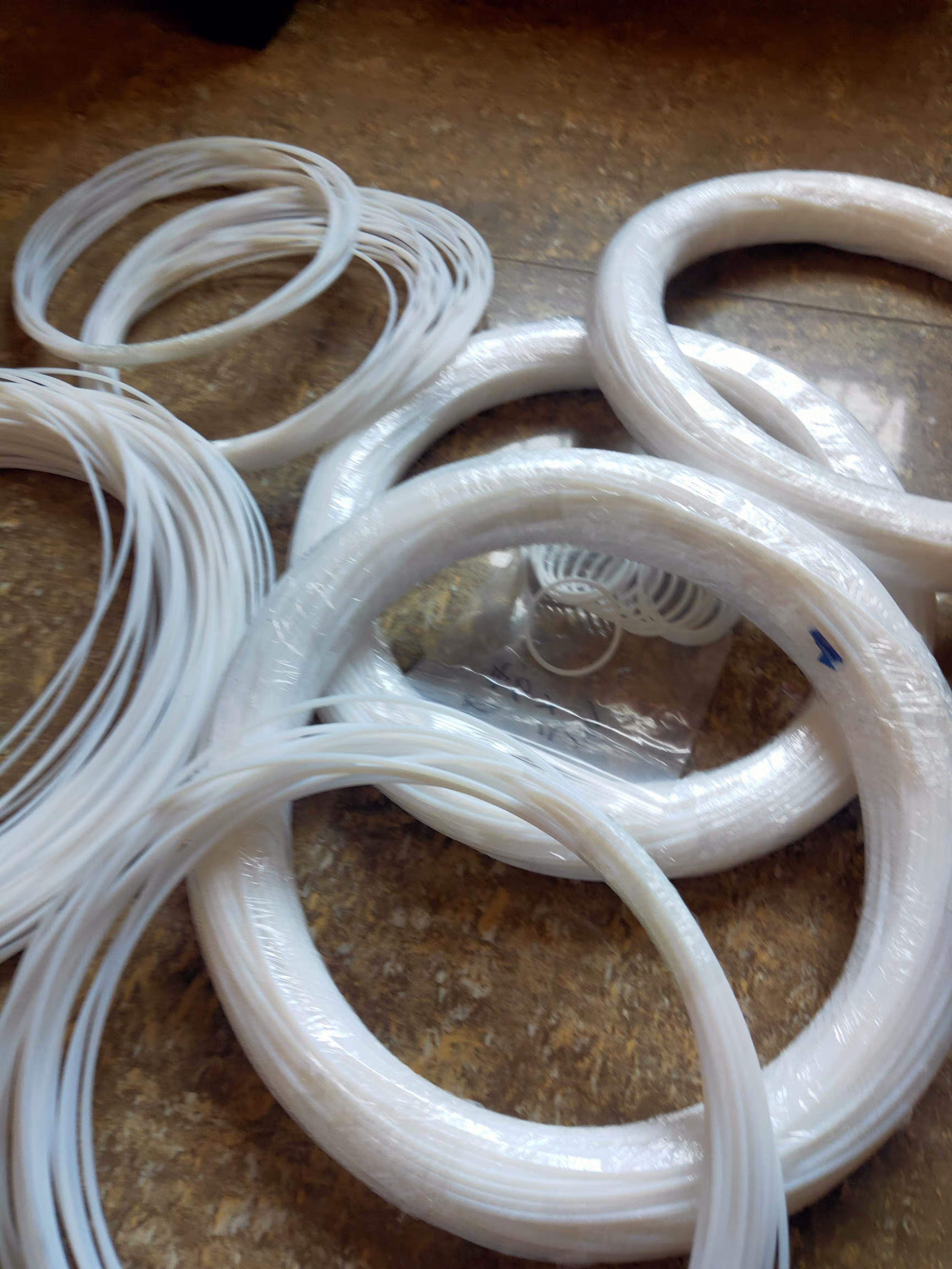 四氟密封条特氟龙密封条耐高温密封条熔喷布喷丝板密封条现货厂家 2.