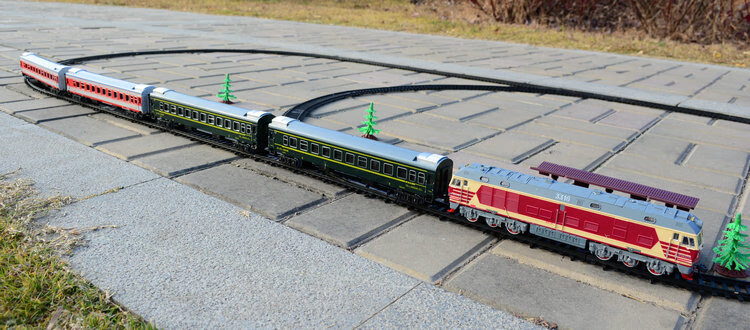 东风4bf仿真绿皮火车模型玩具电动轨道小火车东风11内燃机模型 精致版