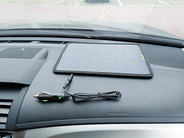 车载太阳能充电器汽车摩托车电瓶蓄电池充电板宝水亏电12v18v5v12v10w