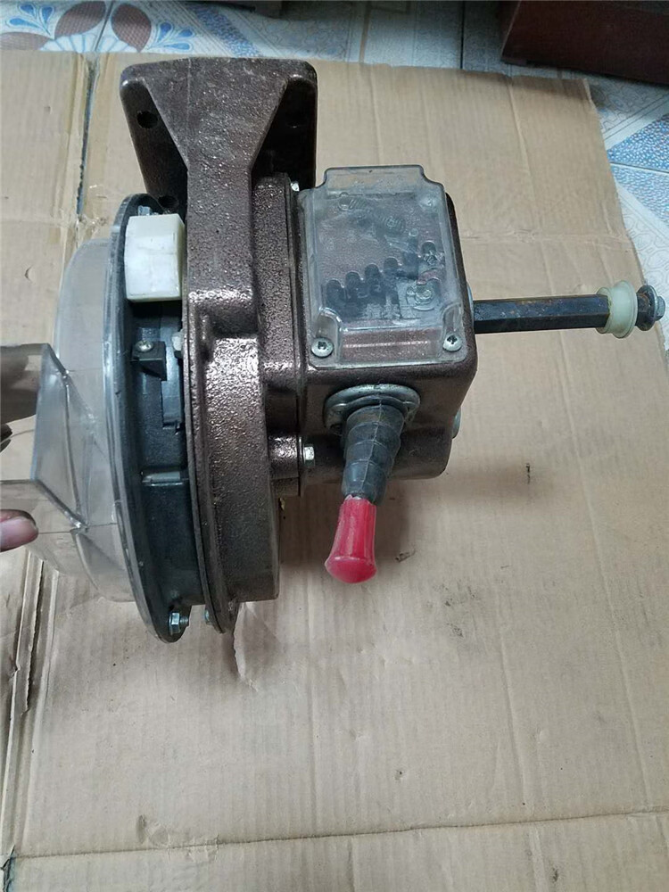 农机配件玉米播种机配件指夹式老钱排种器播种器6档12夹,种箱 单连接