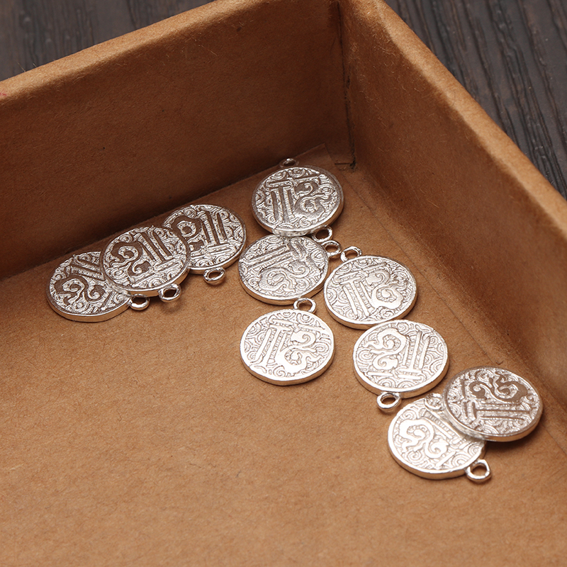 999字银牌坠字迷你实心银牌饰品挂件约05克迷你实心牌银坠9999材质