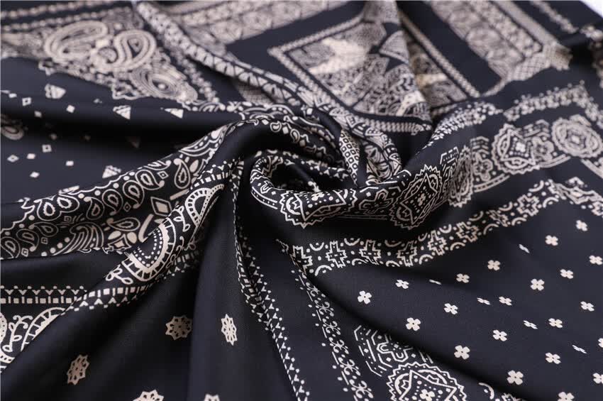 春黑色经典腰果花百搭丝巾 ins复古嘻哈小方巾 新款黑色腰果花【图片