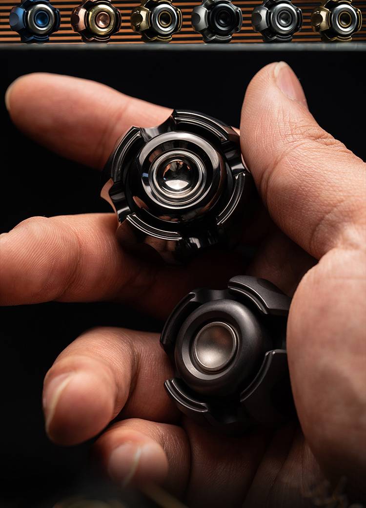 指尖陀螺锆合金傲娇老铁匠噪音权杖cnano指尖陀螺减压手指解压成人