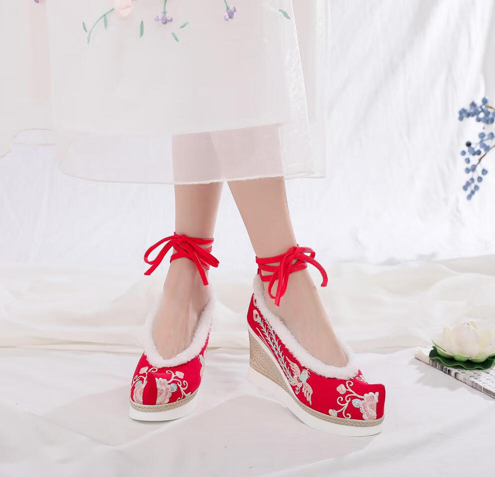 德威尼新款老北京布鞋女9cm超高跟厚底低帮民族风搭配汉服绣花鞋红色