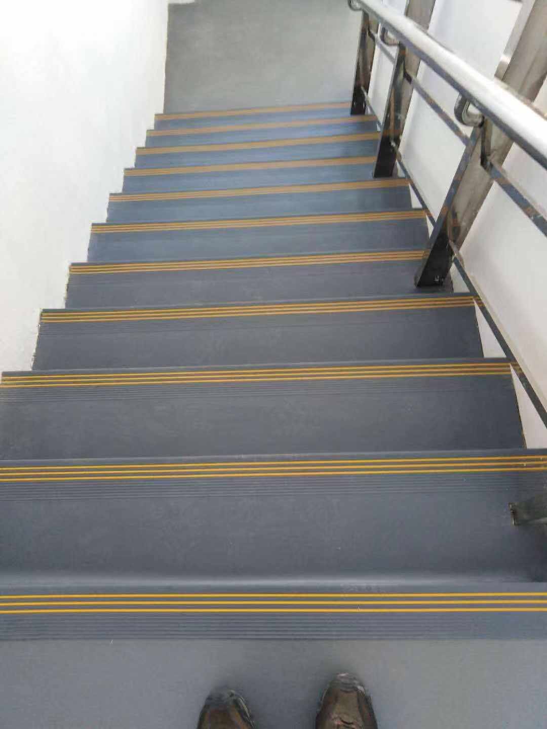 塑胶防滑条楼梯踏步防滑垫台阶贴铺垫幼儿园橡胶整体地板pvc的地胶菁