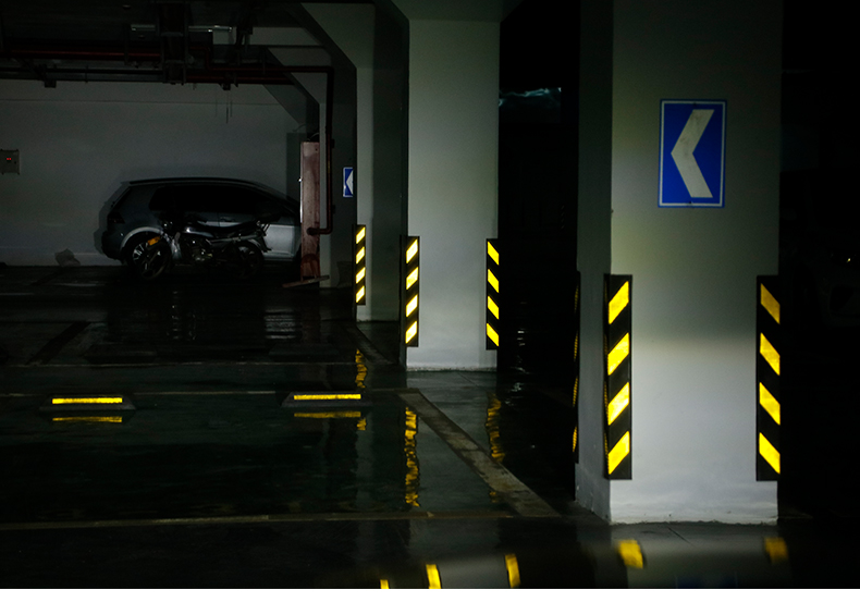 橡胶护墙角警示防撞条带反光室内护角条地下车库柱子包墙边轮廓标