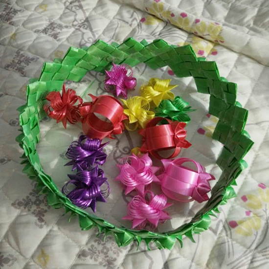 精选12cm15cm3cm宽五彩彩带塑料丝带折风铃彩带气球丝带北极象红色圆