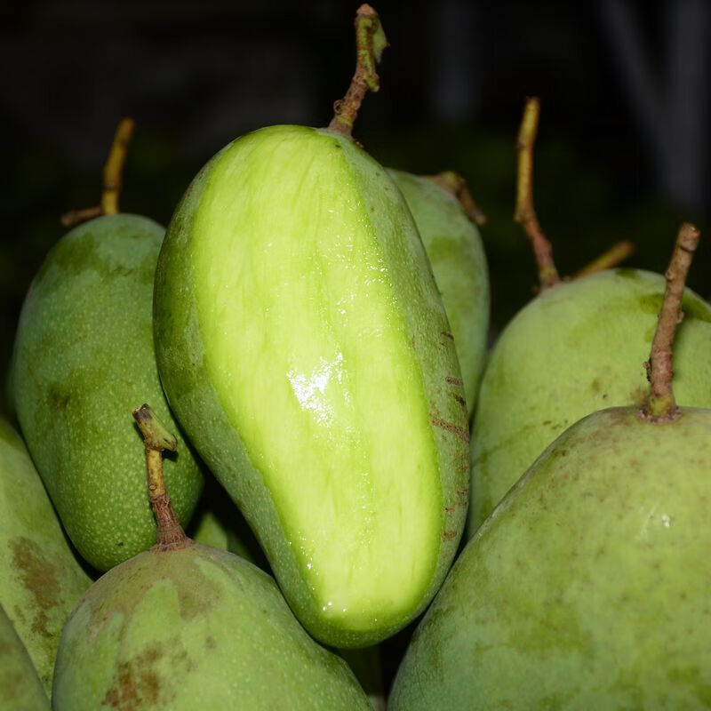现摘广西生吃芒果酸芒果脆芒果象牙芒果小月牙芒果青芒果孕妇水果生吃