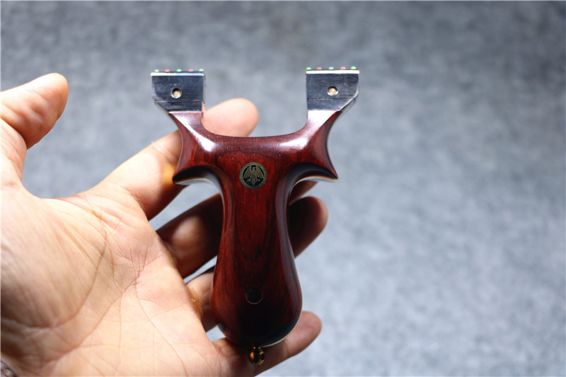 成人竞技掌中宝达摩猎鹰弹弓紫檀木实木黄铜贴片快压夹片神鹰钛合金