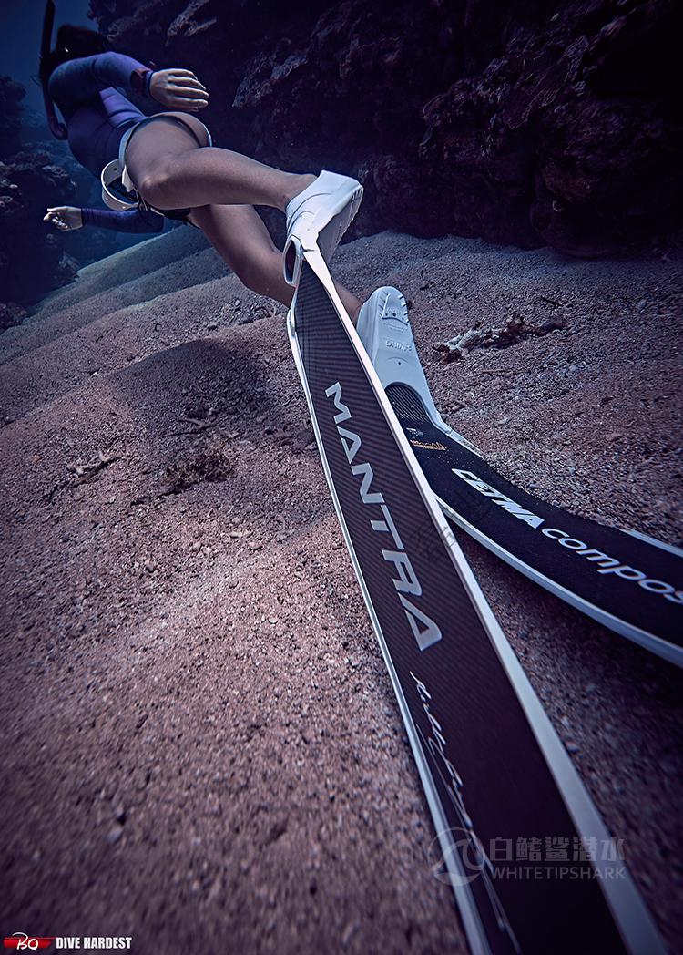 2022新款脚蹼游泳潜水意大利自由潜水蛙鞋 纯碳纤维脚蹼 自由潜长脚蹼